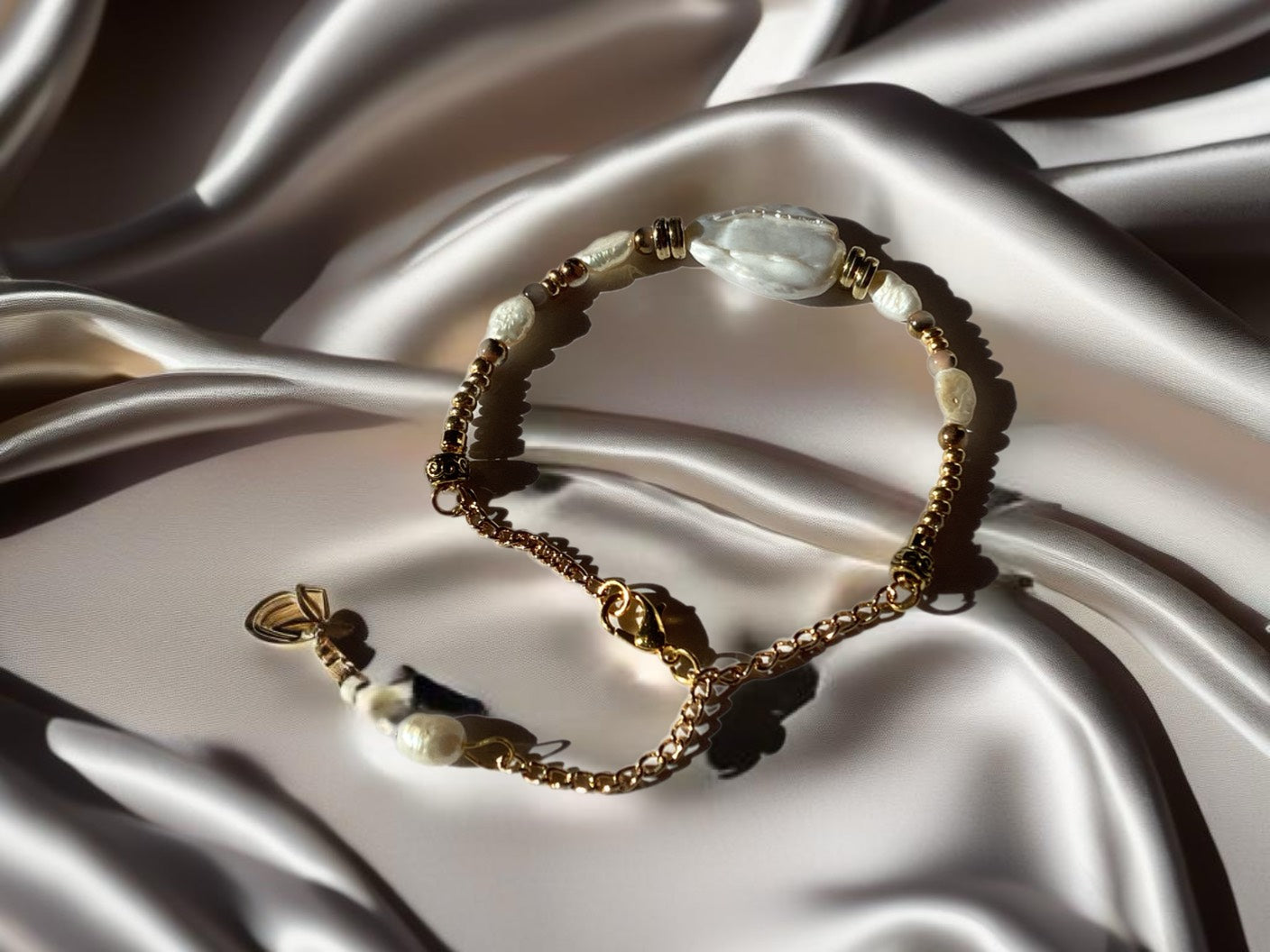 Gold Freshwater Pearl bracelet