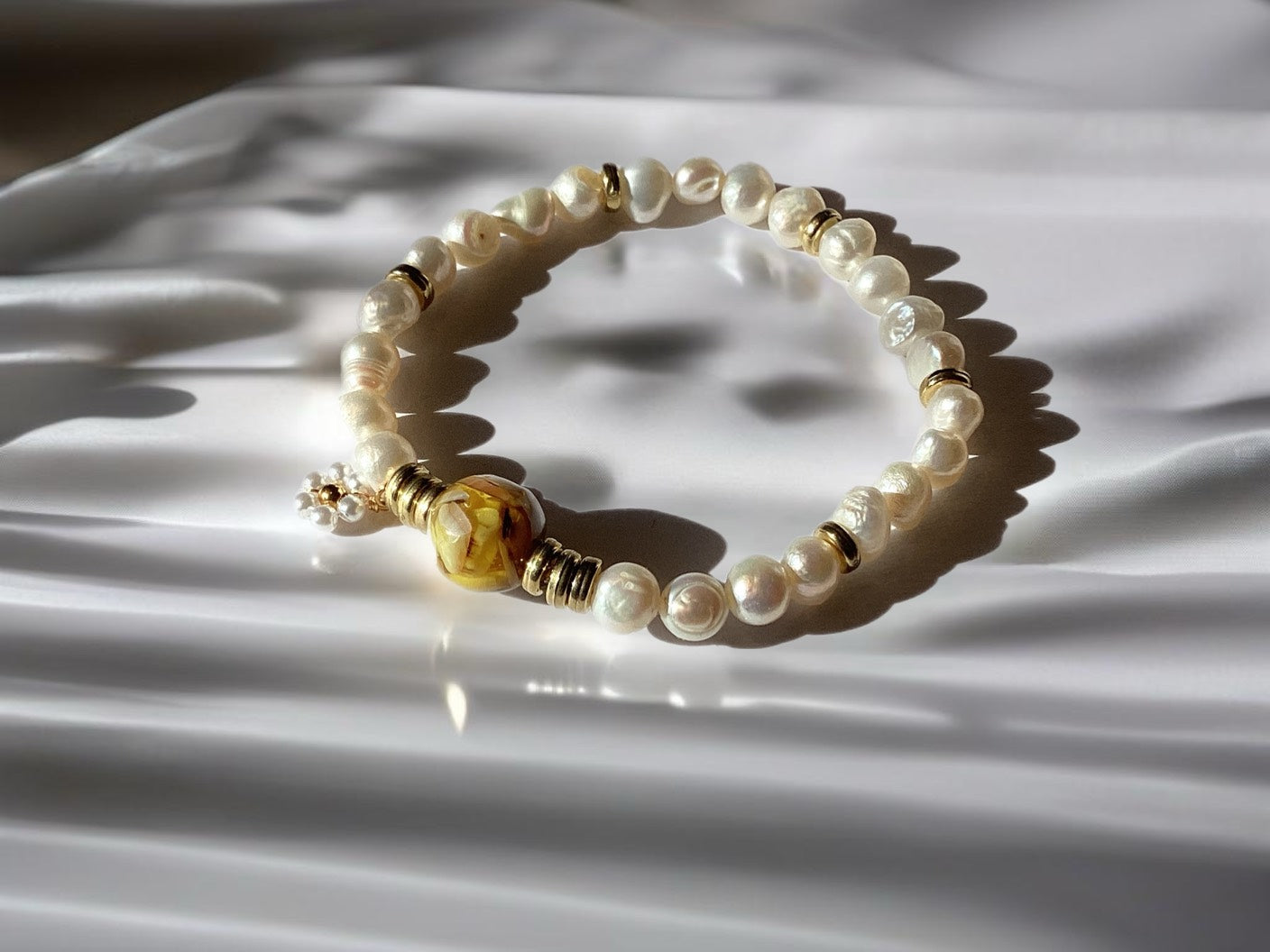 Vintage Gold Agate and Freshwater Pearl bracelet